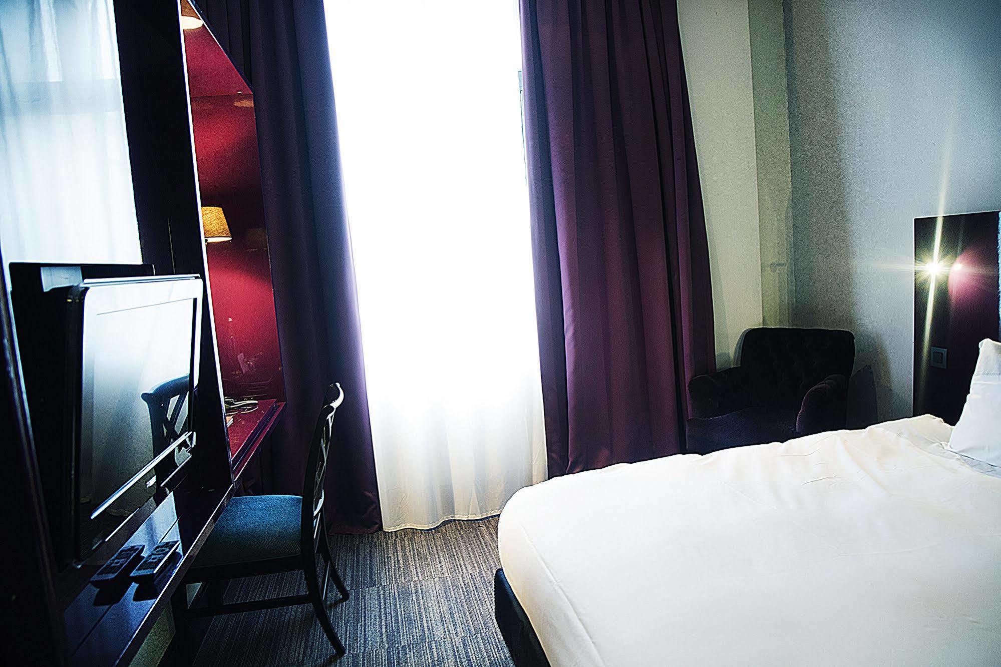 Hotel Les Nuits Anversa Esterno foto